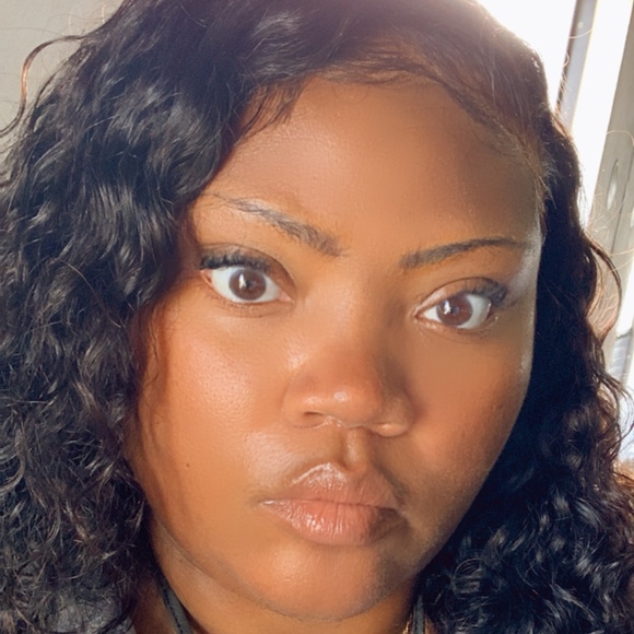 Meet your Posher, Jennifer - Picture 2 of 2